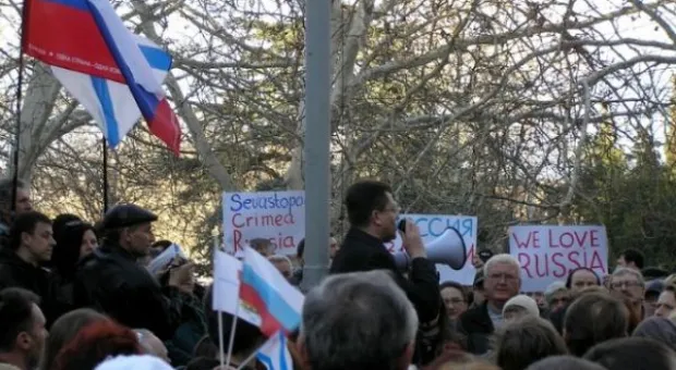 "Ни шагу назад!" Севастопольцы собрались на митинг-собрание, где говорили о главных тактических задачах в условиях информационной войны