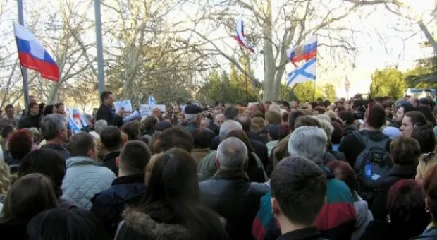 "Ни шагу назад!" Севастопольцы собрались на митинг-собрание, где говорили о главных тактических задачах в условиях информационной войны