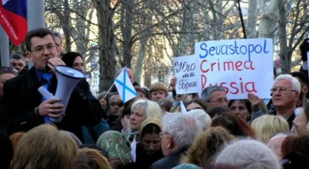 "Ни шагу назад!" Севастопольцы собрались на митинг-собрание, где говорили о главных тактических задачах в условиях информационной войны