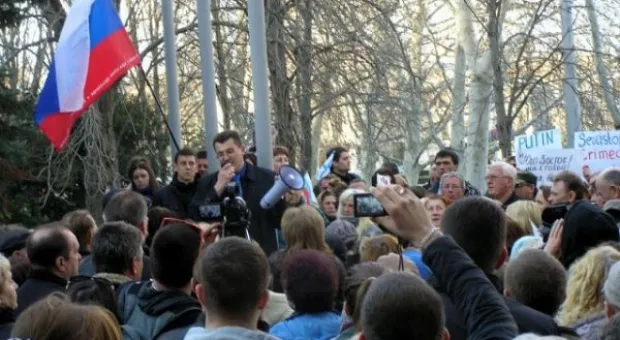 "Ни шагу назад!" Севастопольцы собрались на митинг-собрание, где говорили о главных тактических задачах в условиях информационной войны