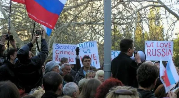 "Ни шагу назад!" Севастопольцы собрались на митинг-собрание, где говорили о главных тактических задачах в условиях информационной войны