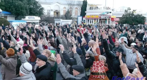 Ялта поднялась на антифашистский митинг
