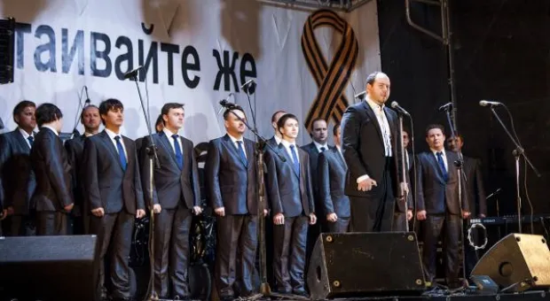 В Севастополе концертом на площади П.С. Нахимова стартовала акция «Солдатское сердце»