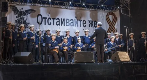 В Севастополе концертом на площади П.С. Нахимова стартовала акция «Солдатское сердце»