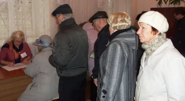 Голосование на одном из участков Севастополя. За 2 часа на референдум пришло более четверти всех избирателей