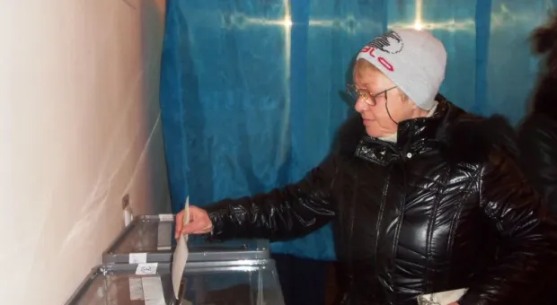 Голосование на одном из участков Севастополя. За 2 часа на референдум пришло более четверти всех избирателей