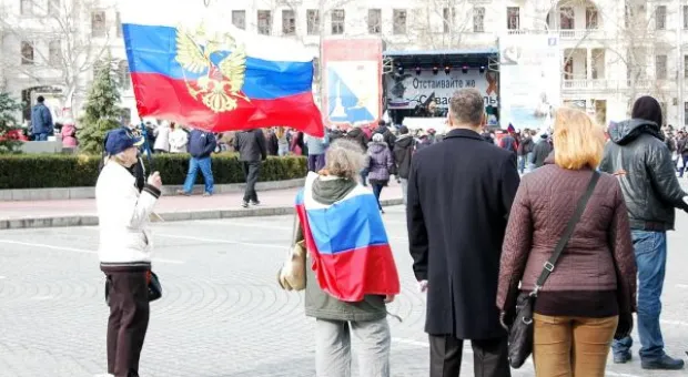 На площадь П.С. Нахимова в Севастополе собираются горожане