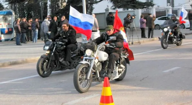 На площадь П.С. Нахимова в Севастополе собираются горожане
