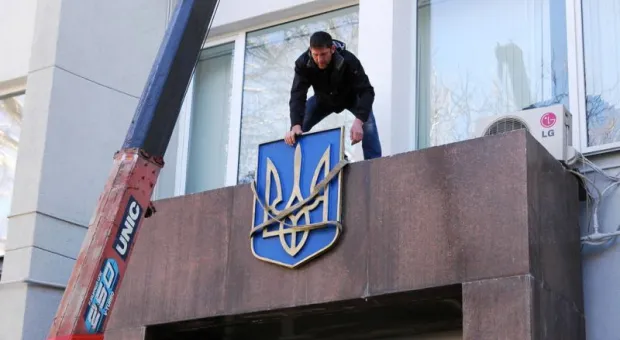 В Севастополе сняты государственные символы Украины и поднят государственный флаг России