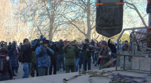 В Севастополе сняты государственные символы Украины и поднят государственный флаг России