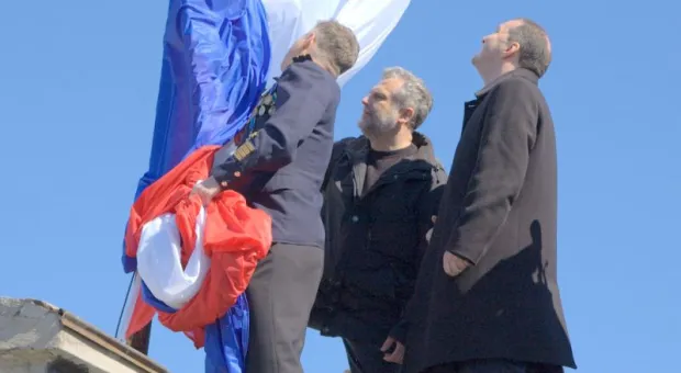 В Севастополе сняты государственные символы Украины и поднят государственный флаг России