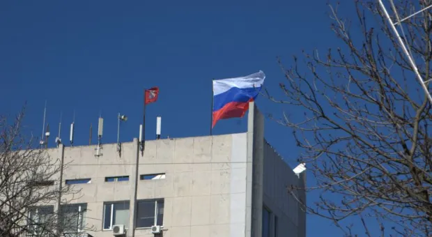 В Севастополе сняты государственные символы Украины и поднят государственный флаг России