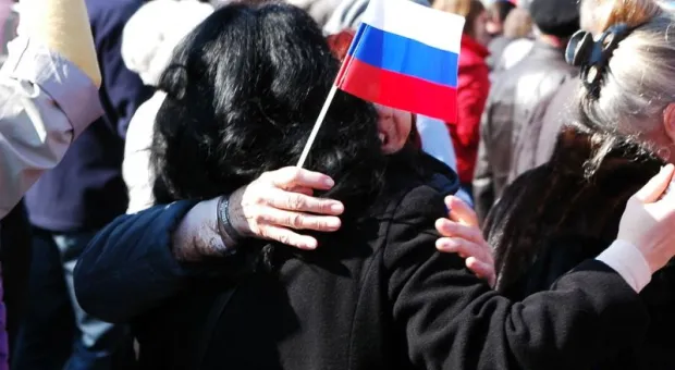 "Добрый день, граждане России — жители Крыма и Севастополя...". Тысячи севастопольцев на площади П.С. Нахимова слушали Обращение своего Президента