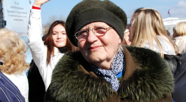 "Добрый день, граждане России — жители Крыма и Севастополя...". Тысячи севастопольцев на площади П.С. Нахимова слушали Обращение своего Президента