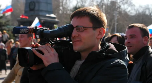 "Добрый день, граждане России — жители Крыма и Севастополя...". Тысячи севастопольцев на площади П.С. Нахимова слушали Обращение своего Президента