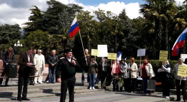 Митинг в поддержку Юго-Востока Украины прошел и в Ялте