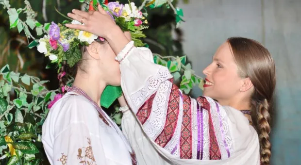 С 25-летием севастопольскую «Калинку» поздравил даже Сергей Безруков