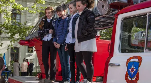 Севастопольские спасатели торжественно отметили свой первый в составе России праздник ― 365-летие пожарной охраны России
