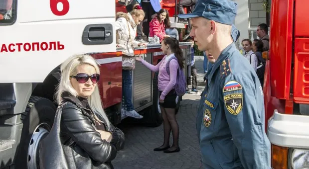 Севастопольские спасатели торжественно отметили свой первый в составе России праздник ― 365-летие пожарной охраны России