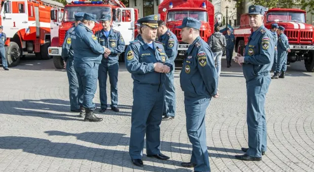 Севастопольские спасатели торжественно отметили свой первый в составе России праздник ― 365-летие пожарной охраны России