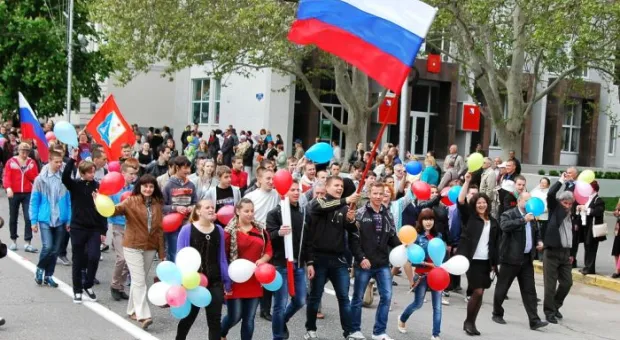 Севастополь отметил 1 Мая масштабным 25-тысячным шествием