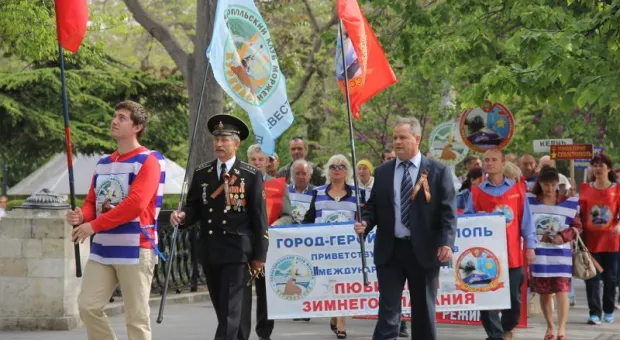 В Севастополь снова слетелись... моржи