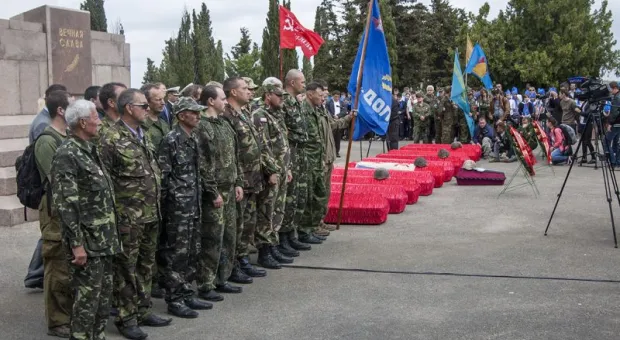 Последний воинский салют в честь павших героев. В Севастополе захоронили 98 воинов Великой Отечественной