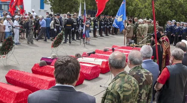 Последний воинский салют в честь павших героев. В Севастополе захоронили 98 воинов Великой Отечественной