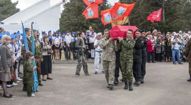 Последний воинский салют в честь павших героев. В Севастополе захоронили 98 воинов Великой Отечественной