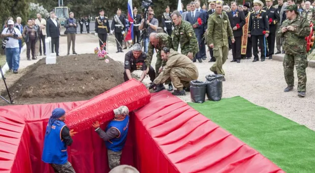 Последний воинский салют в честь павших героев. В Севастополе захоронили 98 воинов Великой Отечественной