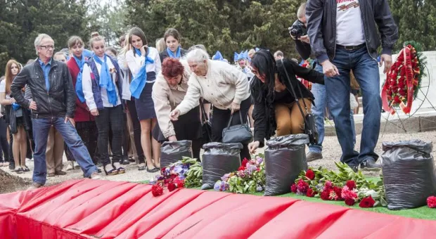 Последний воинский салют в честь павших героев. В Севастополе захоронили 98 воинов Великой Отечественной