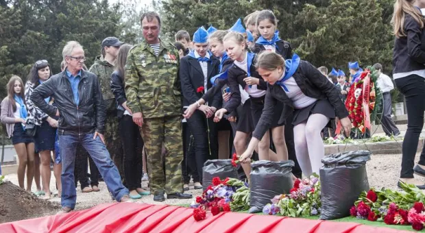 Последний воинский салют в честь павших героев. В Севастополе захоронили 98 воинов Великой Отечественной