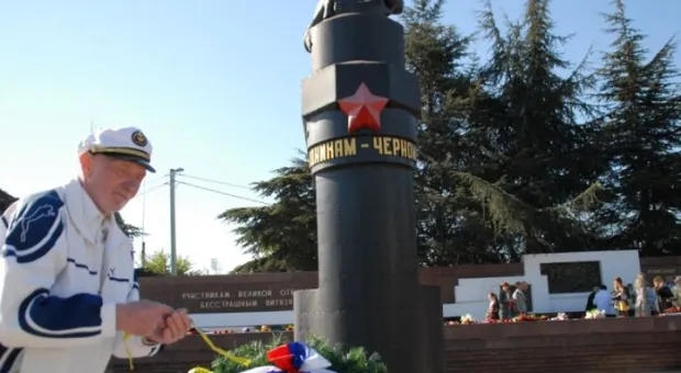 Традиционный митинг у памятника героям-подводникам прошел в Севастополе