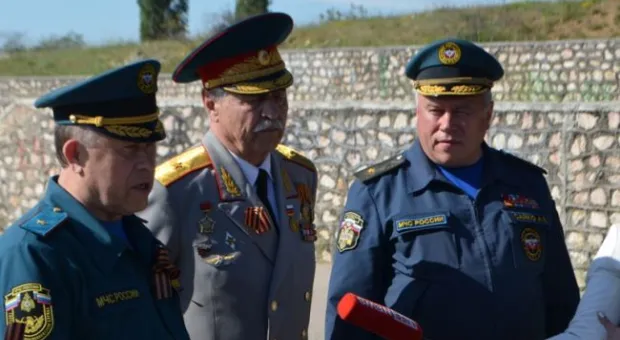 В Севастополь прибыла колонна с подарками ветеранам и новой спецтехникой для спасателей от МЧС России