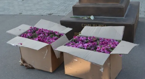 В Севастополь прибыла колонна с подарками ветеранам и новой спецтехникой для спасателей от МЧС России