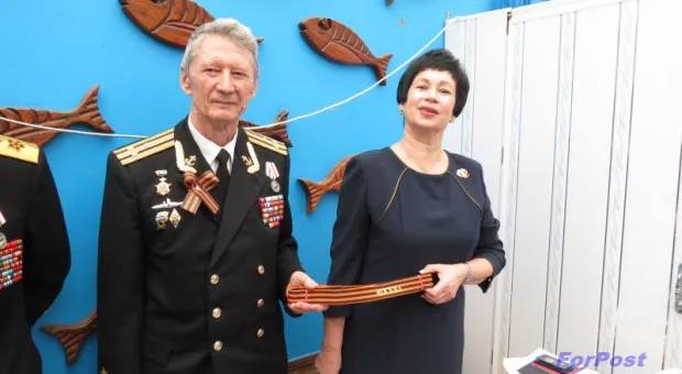 В Севастопольском дельфинарии прошло награждение медалью «70 лет освобождения Крыма и Севастополя от немецко-фашистских захватчиков»