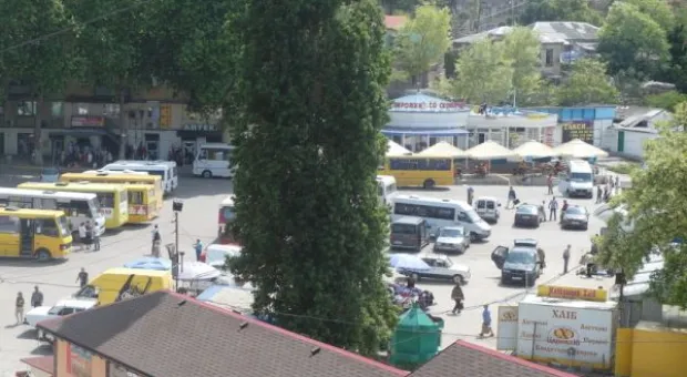 Пирожковая вместо вокзала, стоянка вместо сквера... Ещё раз о площади Захарова