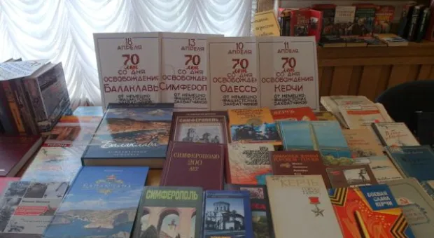 «Самое сильное потрясение в жизни». В Севастополе прошла особая выставка картин, книг и документов