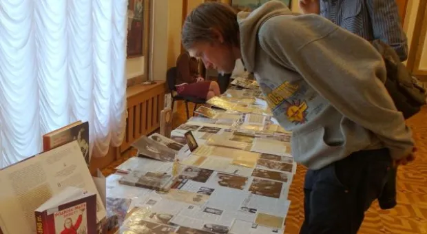 «Самое сильное потрясение в жизни». В Севастополе прошла особая выставка картин, книг и документов