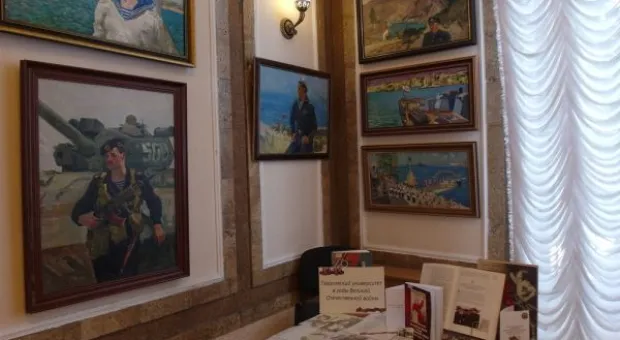 «Самое сильное потрясение в жизни». В Севастополе прошла особая выставка картин, книг и документов