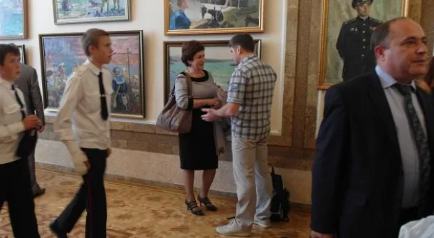 «Самое сильное потрясение в жизни». В Севастополе прошла особая выставка картин, книг и документов
