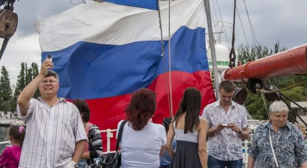 Крупнейшие российские парусники прибыли в Севастополь