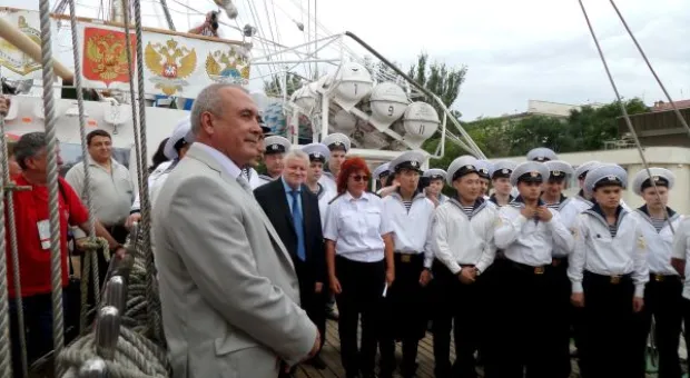 Сергей Миронов в Севастополе. Главный «справоросс» выступил на паруснике «Надежда» перед севастопольскими работниками культуры Сергей Миронов в Севастополе. Главный «справоросс» выступил на паруснике «Надежда» перед севастопольскими работниками культуры