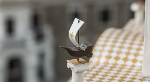 Часть коллекции "Крым в миниатюре" разместилась на Приморском бульваре в Севастополе. После экспонаты поедут в тур по России Часть коллекции "Крым в миниатюре" разместилась на Приморском бульваре в Севастополе. После экспонаты поедут в тур по России