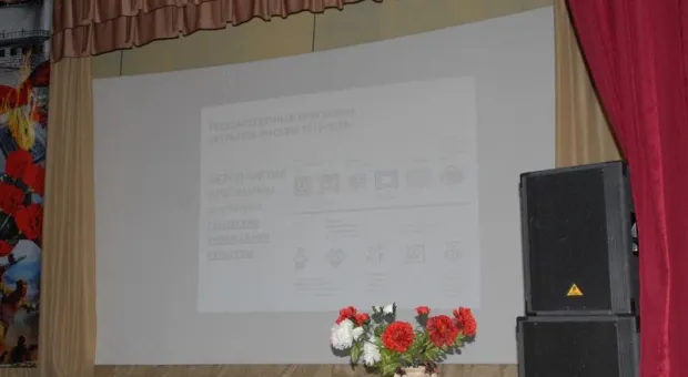 Московские и севастопольские работники культуры собрались за круглым столом. Обсудили ночи в музеях, нищету местных театров и... зарплаты