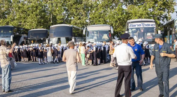 На главной площади Севастополя выступил Большой детский хор России. В полном составе ― 1000 детей