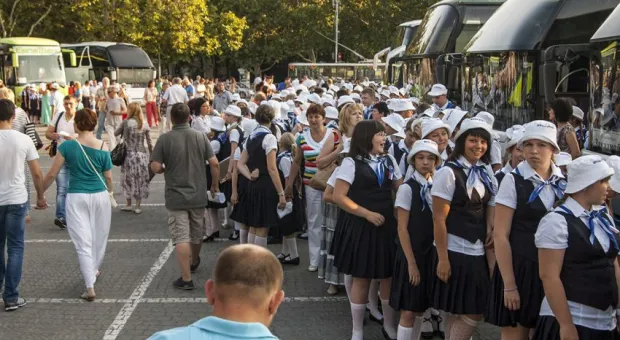 На главной площади Севастополя выступил Большой детский хор России. В полном составе ― 1000 детей