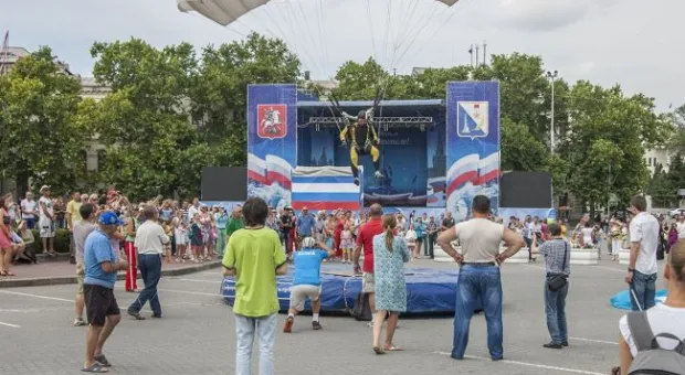 Третий парашютный фестиваль стал настоящим украшением Дня города Севастополя