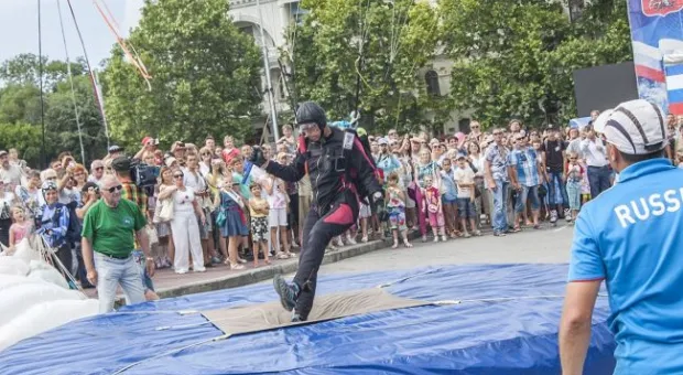 Третий парашютный фестиваль стал настоящим украшением Дня города Севастополя
