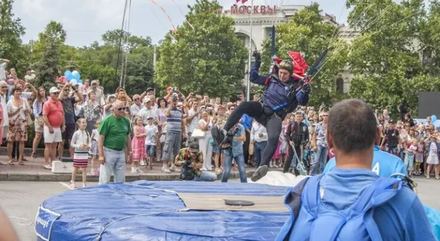 Третий парашютный фестиваль стал настоящим украшением Дня города Севастополя